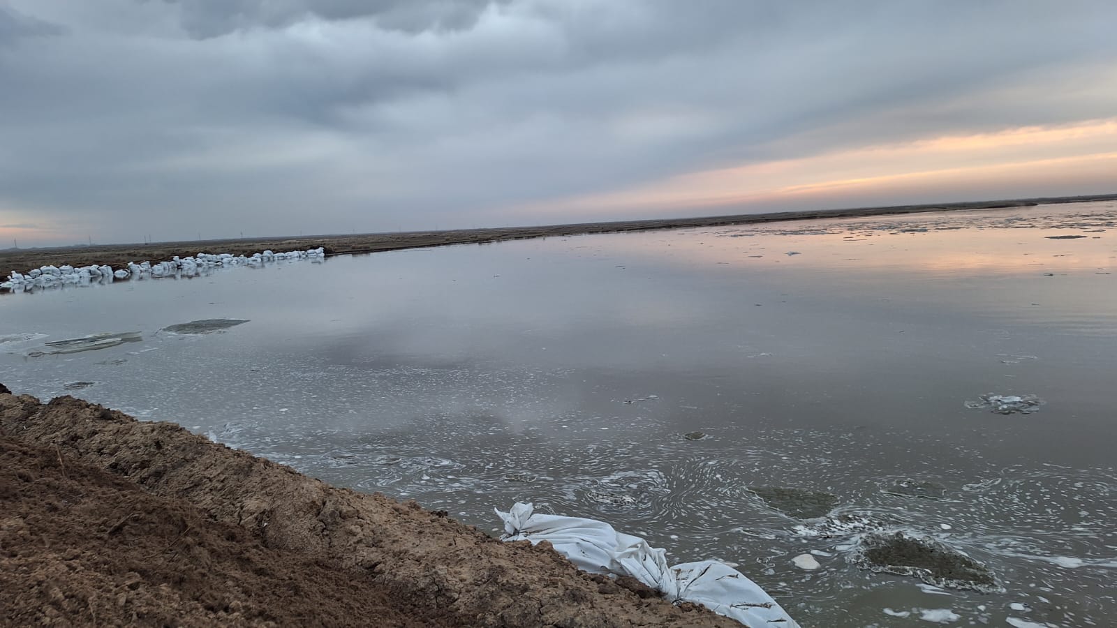 9 сёл остались без дорожного сообщения из-за перелива воды на трассе в ЗКО